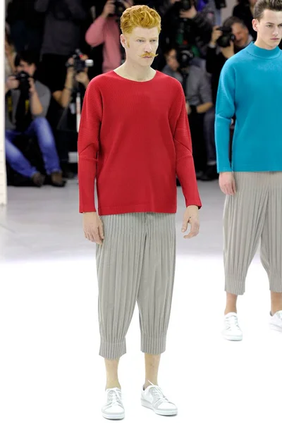 Look 2